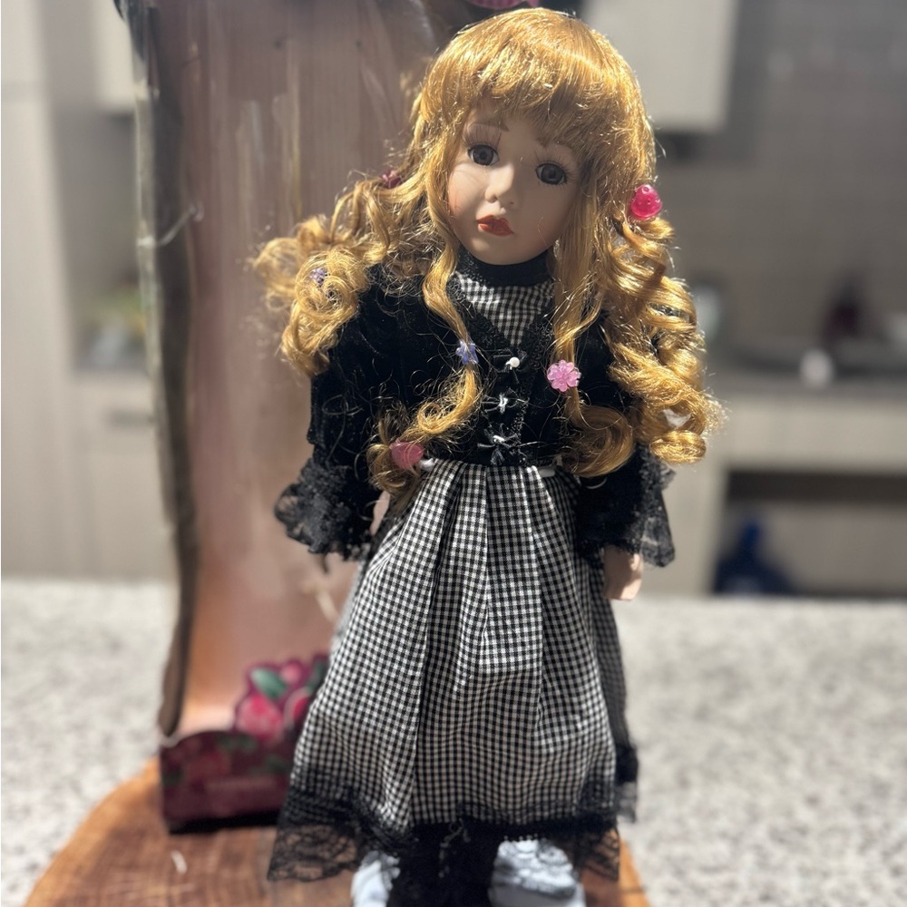 Totsy Limited Edition Genuine Porcelain Doll Classic Beauty Collection 16" 1998